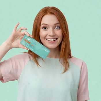 lensup clear 1-day w ręce pudełko soczewek