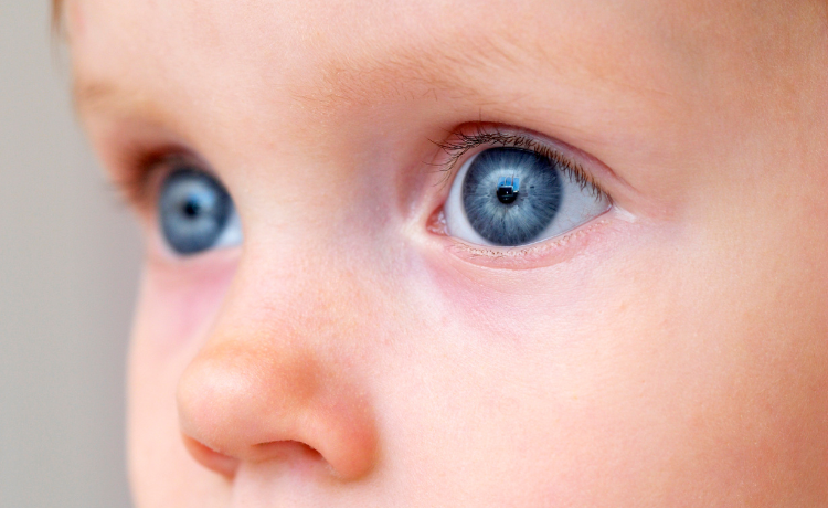 Kolor oczu noworodka