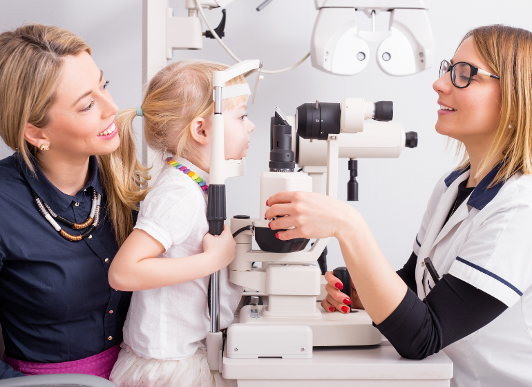 Ropiejące oczy u dziecka - kiedy do lekarza?